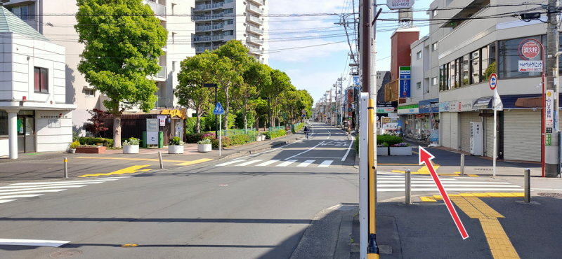 踏切を渡ったら220m直進